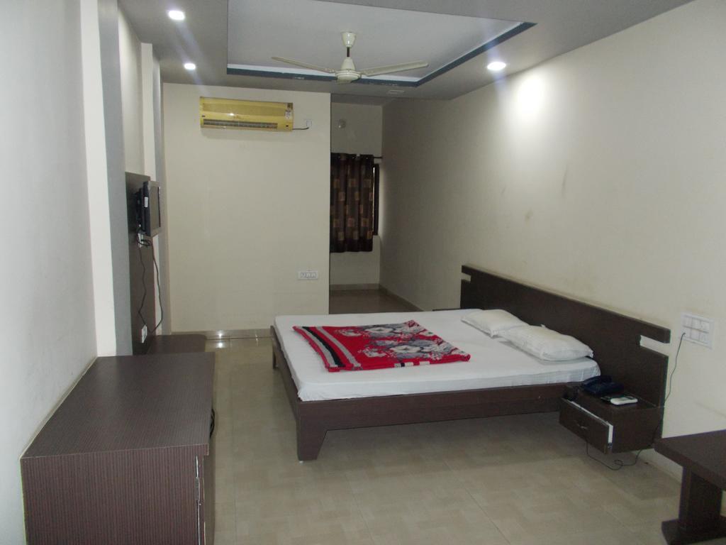 Hotel Rudraksh Virani Bagian luar foto